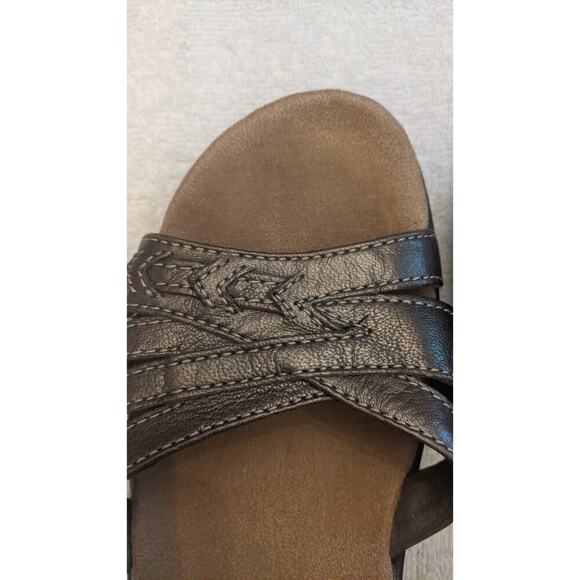 Clarks Bendable Brown Leather Sandals, 8.5 Medium, Crisscross Wedge - Picture 8 of 10